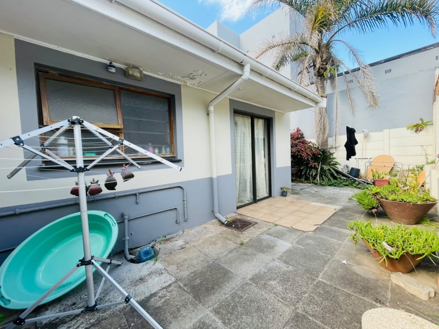 6 Bedroom Property for Sale in Quigney Eastern Cape